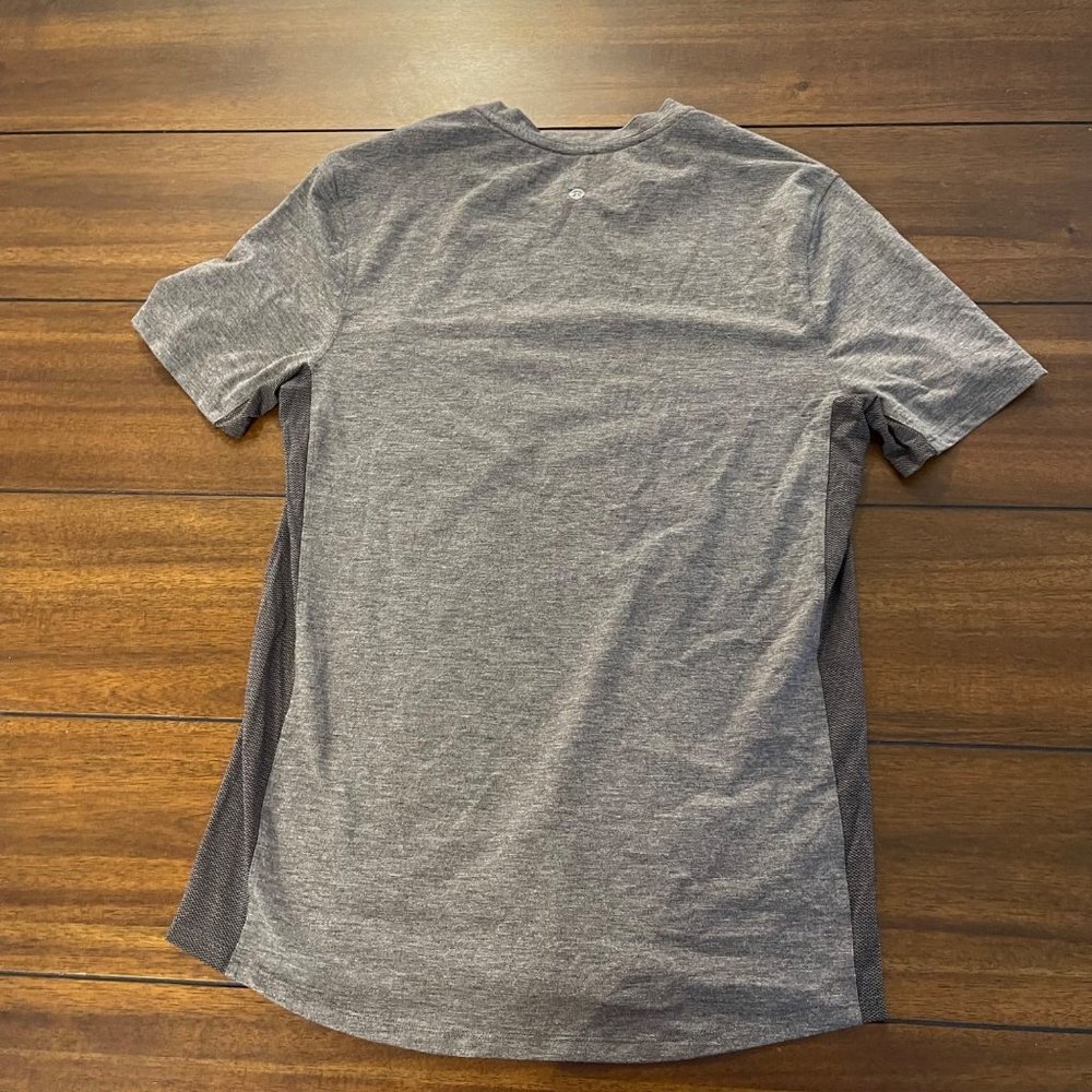 Lululemon Men's Pocket Relaxed Fit Tee Size Small